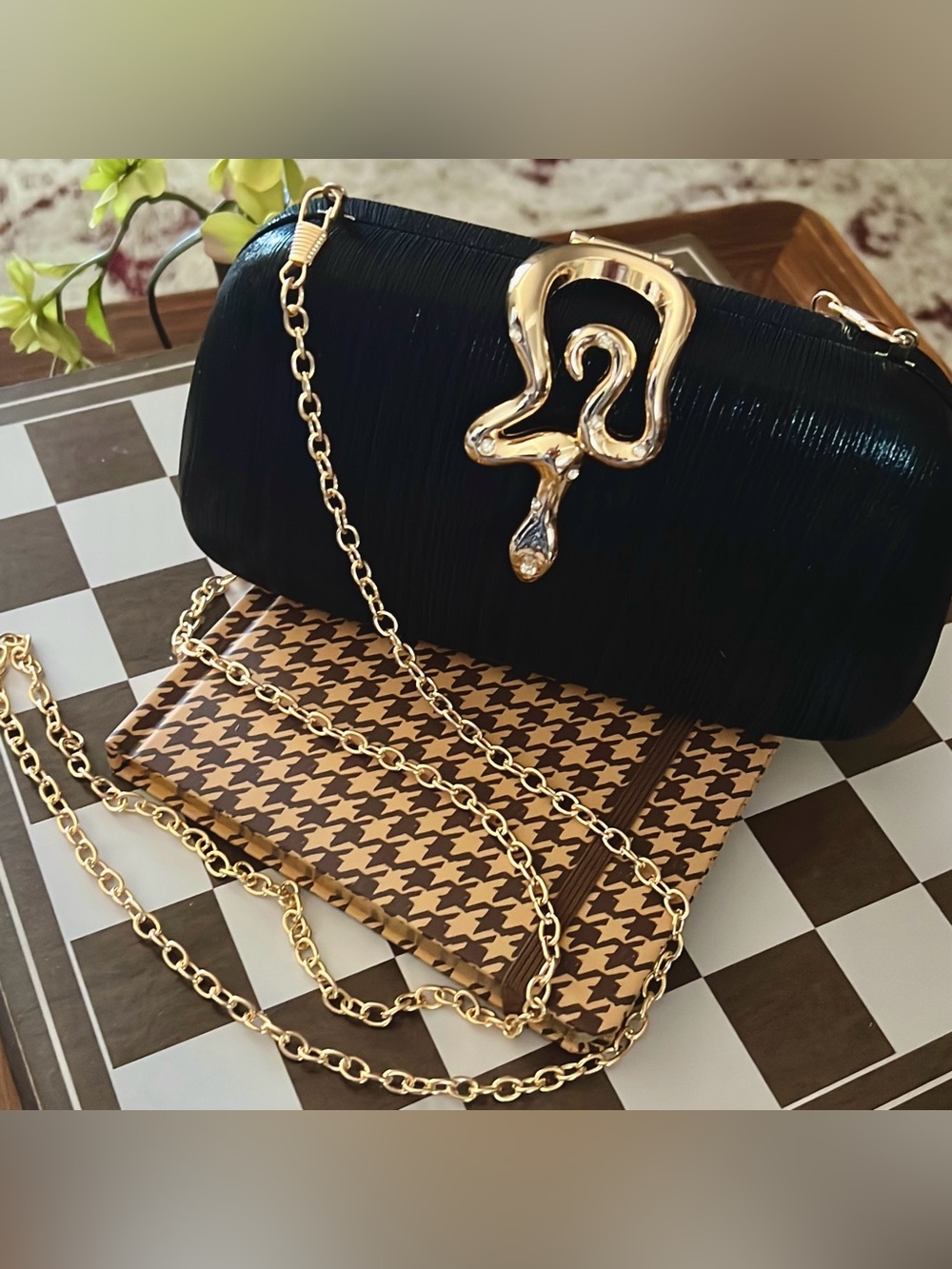 Woman’s Black Soft Satin Elegant Snake Rhinestone Metal snapshot Evening Clutch